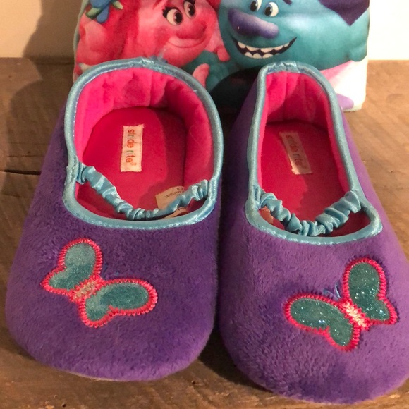 Dream Works Trolls flannel 2 piece pajama set slippers & 2 plush Trolls dolls - Picture 9 of 16